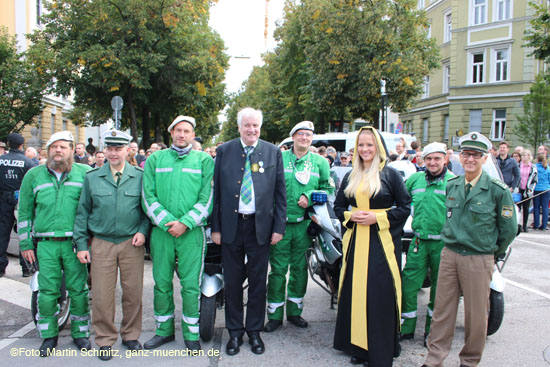 Horst Seehofer, das Münchner Kindl und die Polizei beim Trachten- und Schützenzug 2017 (©foto: Martin Schmitz)